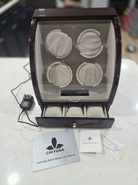 Chiyoda watch winder for four watches, with additional storage for three more